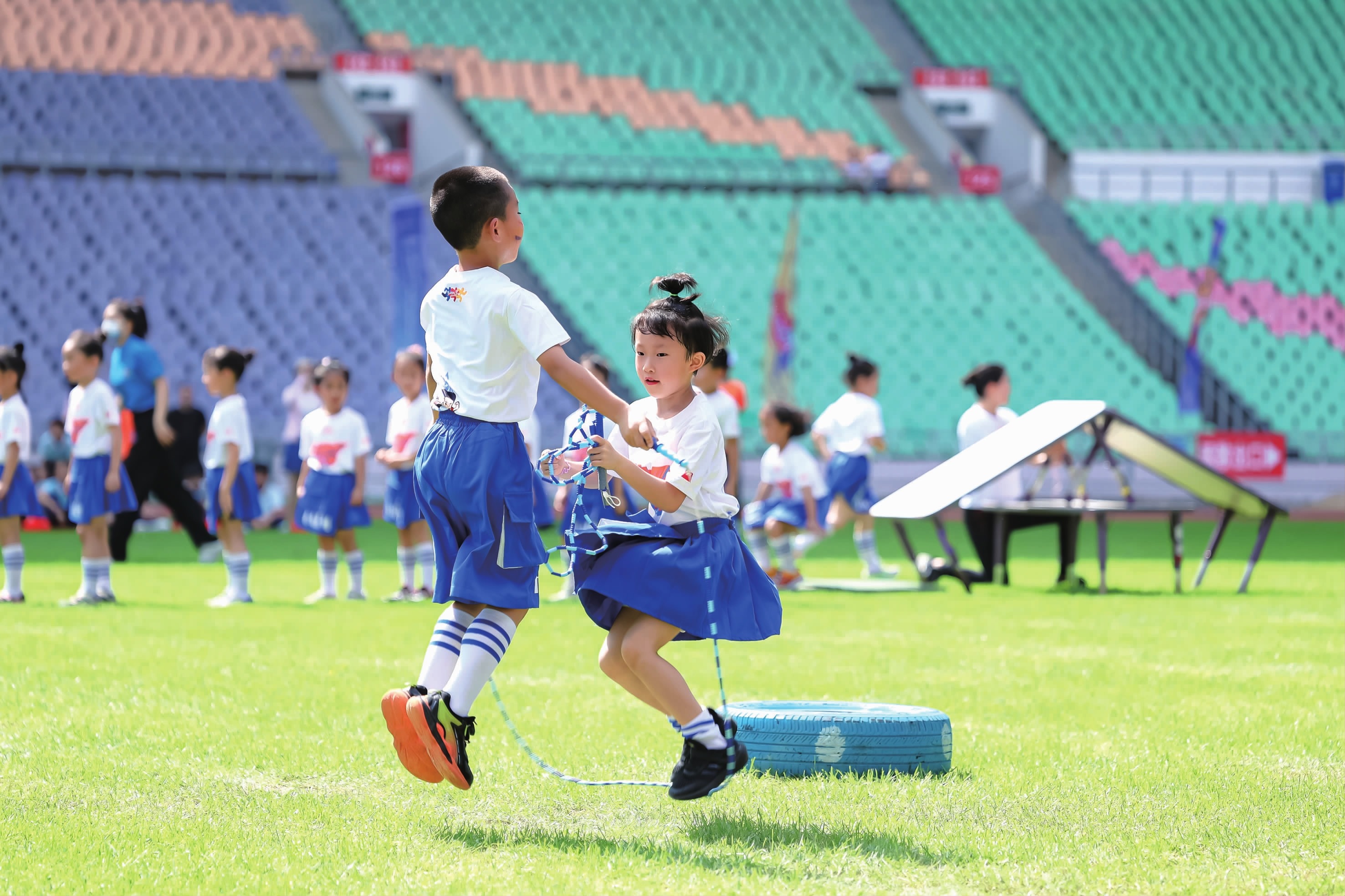 争冠集团保持稳定发挥