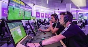 休斯顿太空人投手麦克·史考特凭借一手犀利的指叉球，在季后赛几乎不可战胜