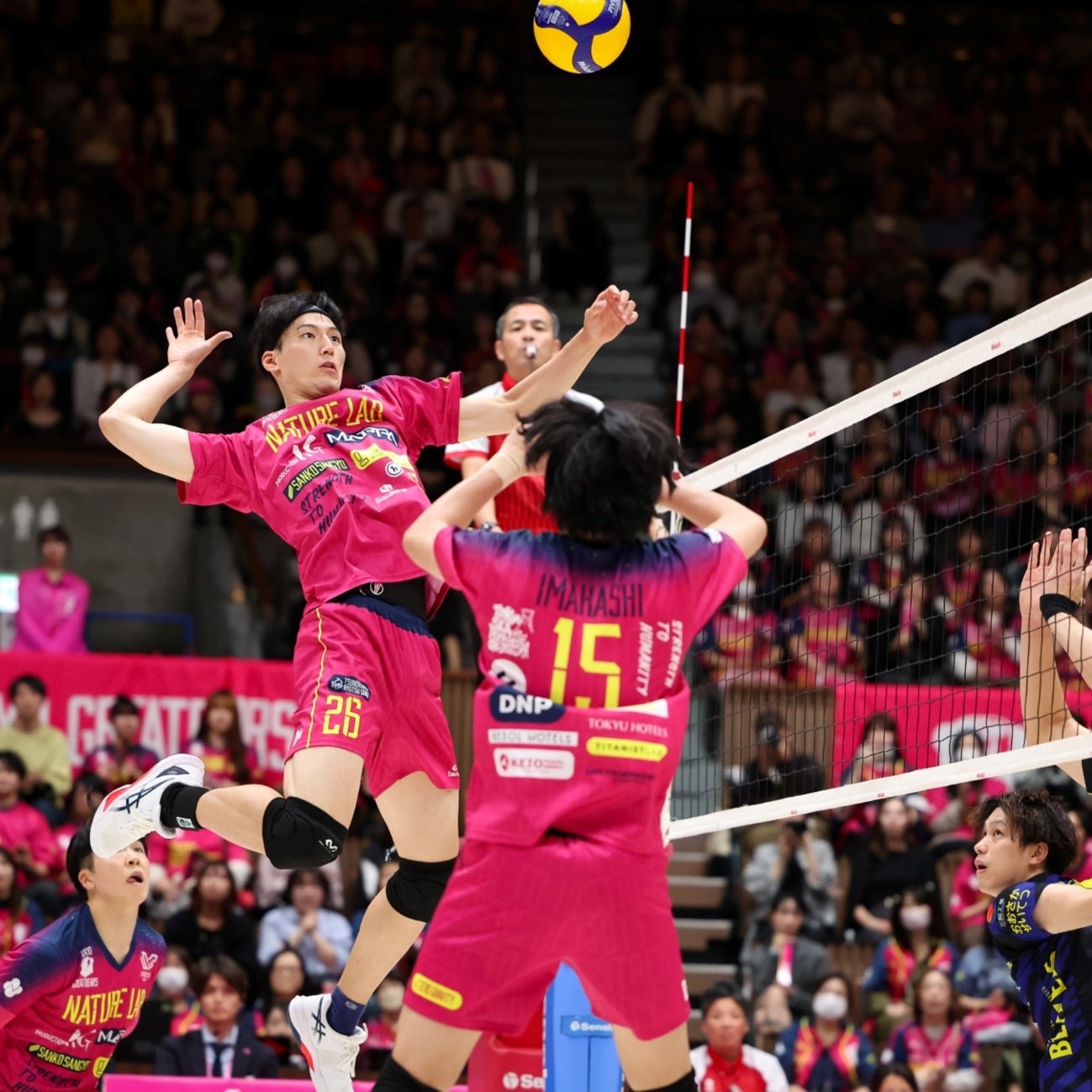 Relevo：皇马球员讨论维尼修斯情况，称他难拒沙特巨额报价