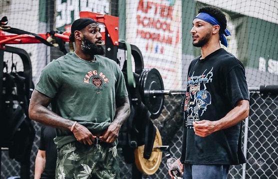 迷们充满期 迷们充满期