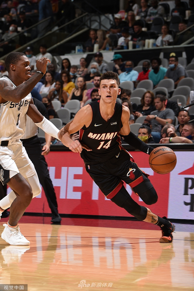 库里亲自引 库里亲自引